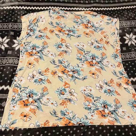 LuLaRoe Floral Ashley Raglan Tee - Picture 5 of 6